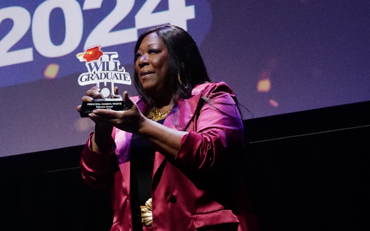 I Will Graduate Day CEO with award