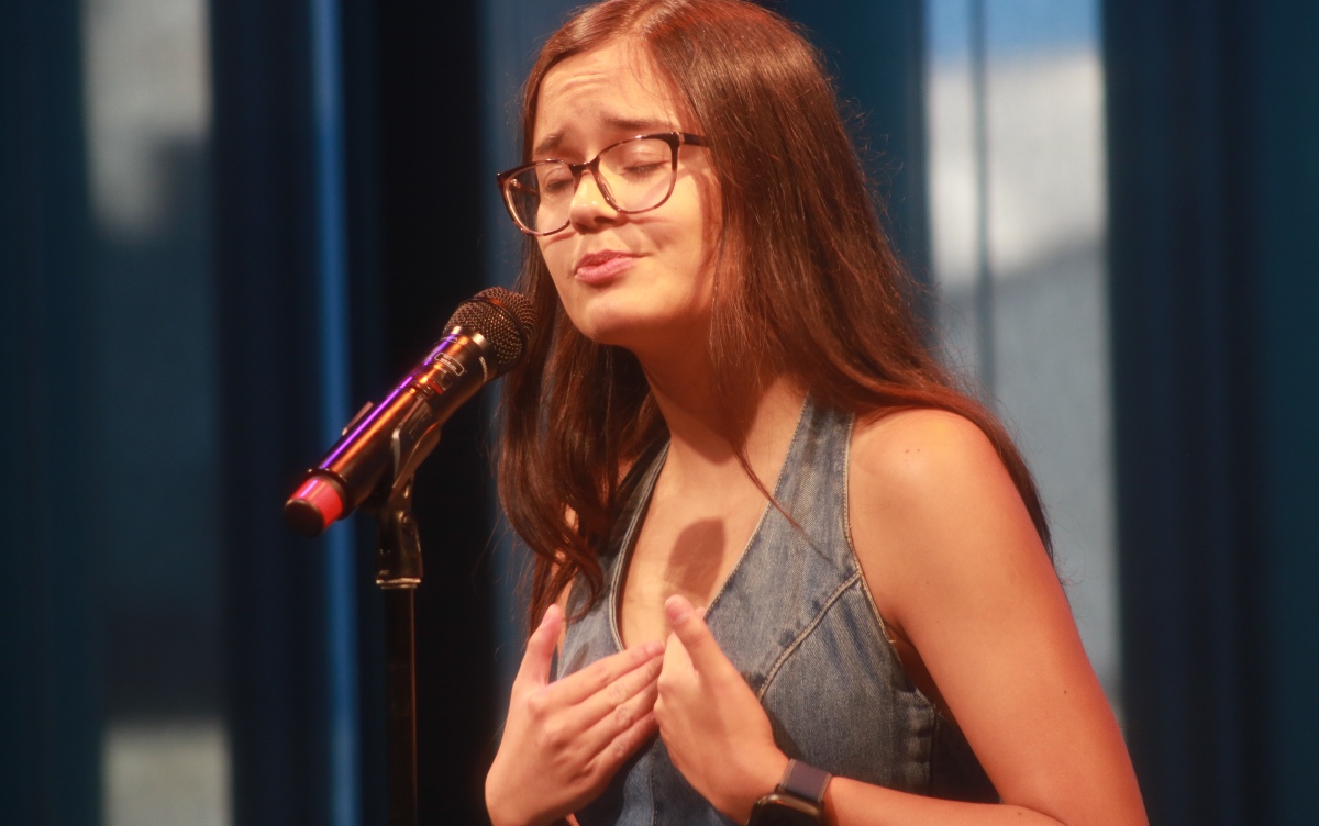 Teen Poet Araceli Flores